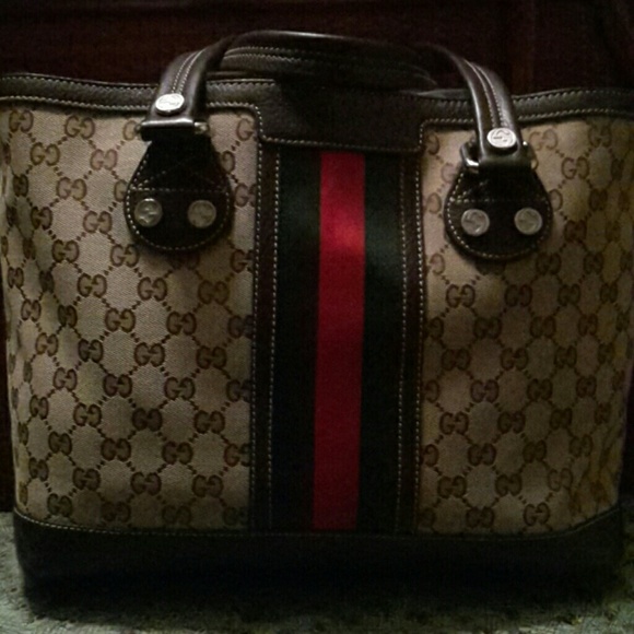 Meet your Poshe in Women Name Brand Items - Picture 3 of 4